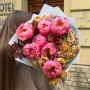 Autumn-Inspired Bouquet with Coral Charm Peonies and Princess Hana Spray Peony-Style Roses «Caramel Berries»