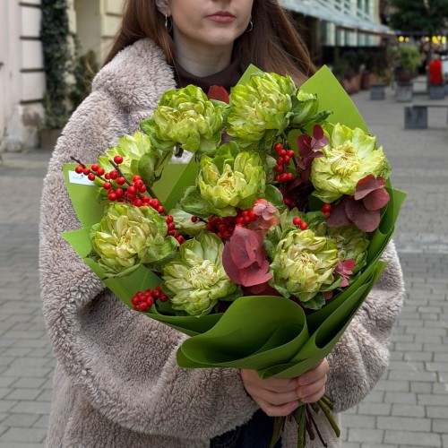 Яскравий букет з унікальною трояндою Veggie «Ботанічний арт»