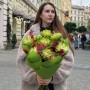 Яскравий букет з унікальною трояндою Veggie «Ботанічний арт»