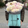 Bouquet of 25 Light-Colored Dahlias «Queen of the Garden»