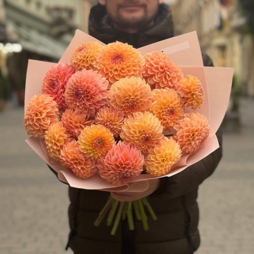 Bouquet with 17 Linda's Baby Dahlias «Copper Gold»