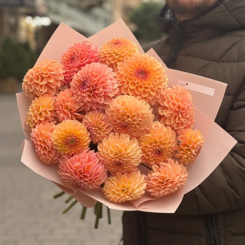 Bouquet with 17 Linda's Baby Dahlias «Copper Gold»