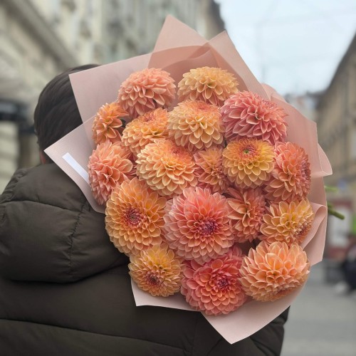 Bouquet with 17 Linda's Baby Dahlias «Copper Gold»
