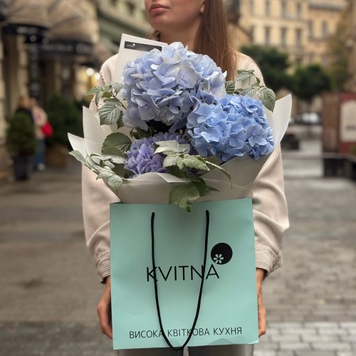 Bouquet of 3 Blue Hydrangeas with Raspberry Twigs «October Sky»