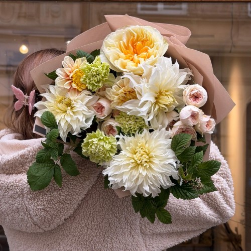 Light Bouquet with Dahlias «Autumn Star»