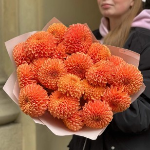 Bouquet with 21 Orange Sylvia Dahlias «Autumn Tangerine»