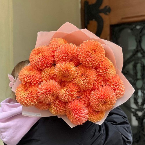 Bouquet with 21 Orange Sylvia Dahlias «Autumn Tangerine»