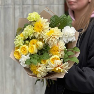 Light Bouquet in Warm Tones «Fluffy Little Sunshine»