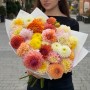 31 різнобарвна жоржина у букеті «Фруктові мармеладки»