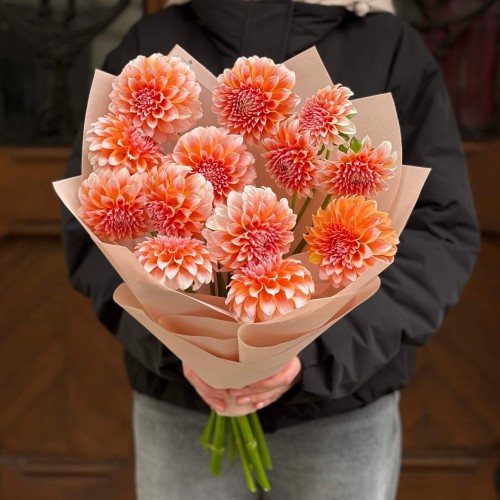 Bouquet of 13 Peaches N' Cream Dahlias «Moment of Happiness»