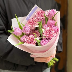 Enchanting Bouquet with Peony-Style Tulips «Lilac Glow»