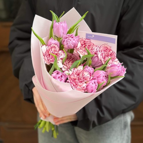 Enchanting Bouquet with Peony-Style Tulips «Lilac Glow»