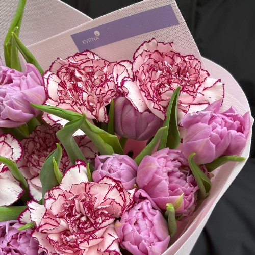 Enchanting Bouquet with Peony-Style Tulips «Lilac Glow»