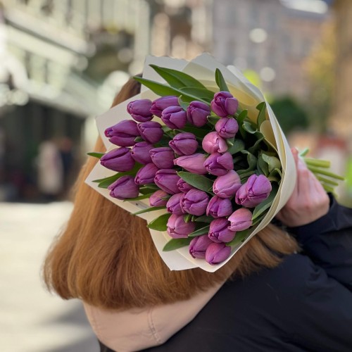 Bouquet of 31 Lilac Tulips «Royal Elegance»