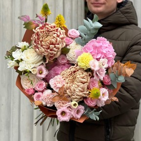 Luxurious Bouquet with Vienna Copper Chrysanthemums «Autumn Jazz»