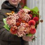 Осінній букет із хризантемою Vienna Copper та жоржинами «Жовтневий поцілунок»