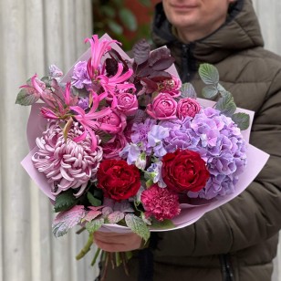 Изысканный букет с пионовидными розами Coqueta «Аметриновый аперитив»