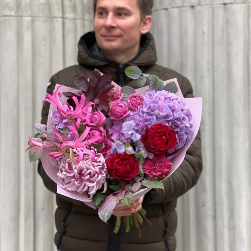 Изысканный букет с пионовидными розами Coqueta «Аметриновый аперитив»