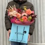 Интересный букет с леукадендроном «Ноябрьский нуар»