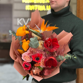 Яскравий букет з екзотичними квітами «Сонце Мадейри»