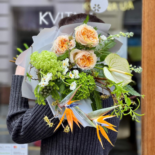 Екзотичний букет у весняних тонах «Стежками Едему»