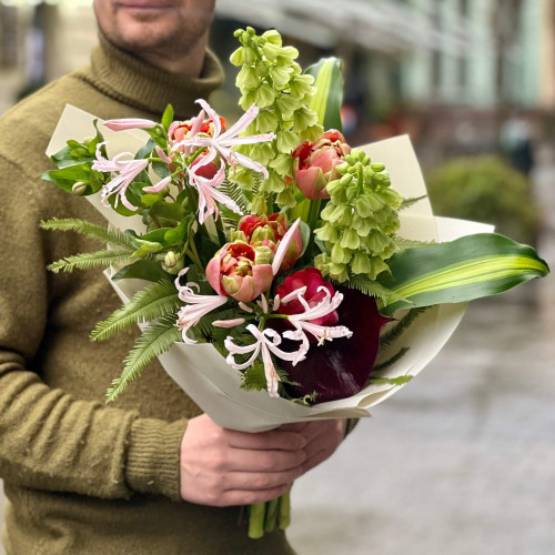 Екзотичний букет з неріне та фритілярією «Кораловий лотос»