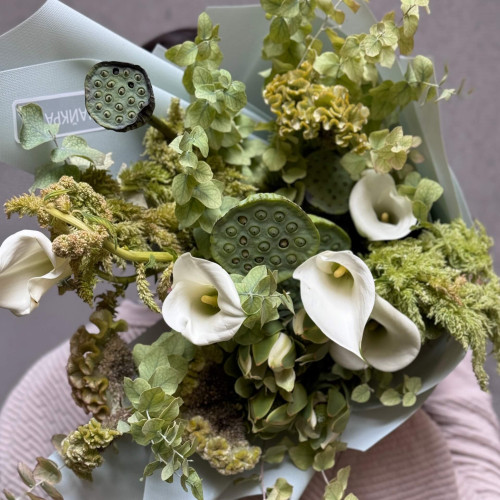 Стильний екзотичний букет «Турмалінова пташка»