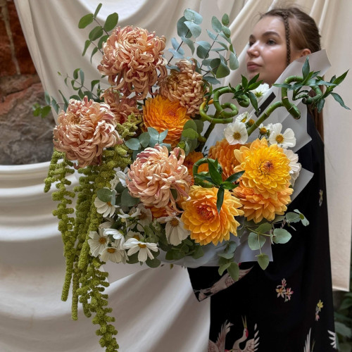 Яскравий букет з екзотичними квітами «Японське мереживо»