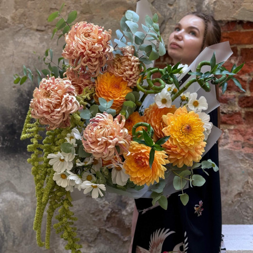 Яскравий букет з екзотичними квітами «Японське мереживо»