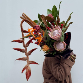 Екзотичний букет з геліконією та протеєю «Розкішні джунглі»