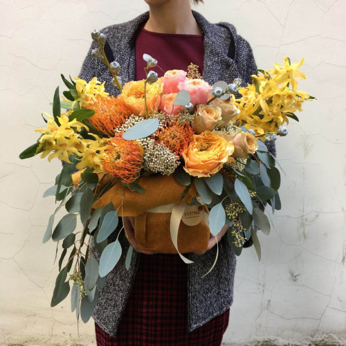 Композиція з жовтих екзотичних квітів «Сонячна осінь»