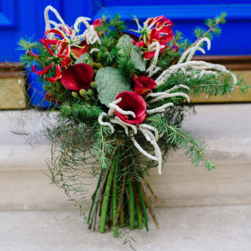 Екзотичний букет з глоріозою та нелюмбо