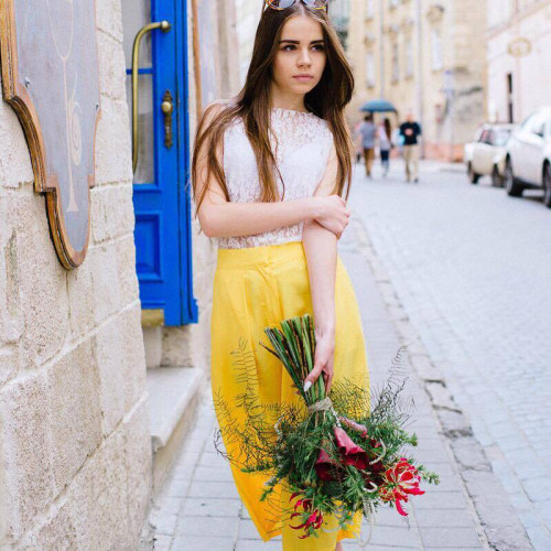 Екзотичний букет з глоріозою та нелюмбо