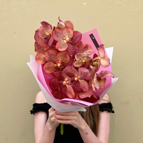 23 квіточки орхідеї Vanda у букеті «Фантастичний метелик»