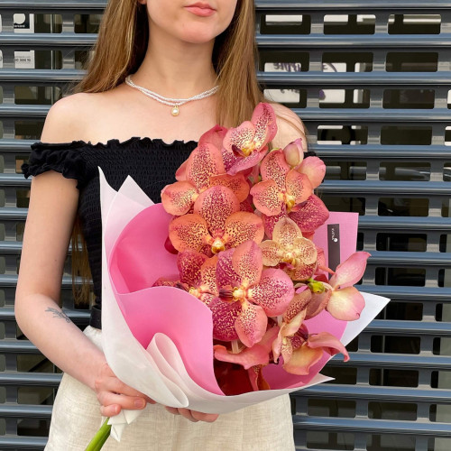 23 квіточки орхідеї Vanda у букеті «Фантастичний метелик»