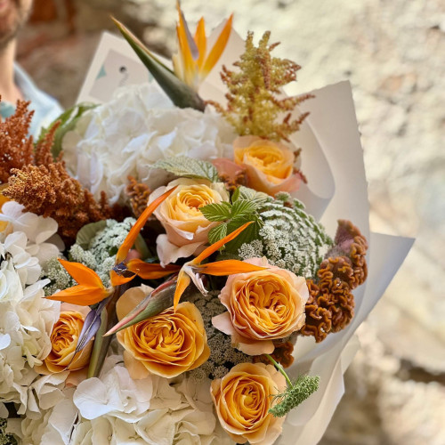 Екзотичний букет зі стреліцією та гортензією «Золоте серце»