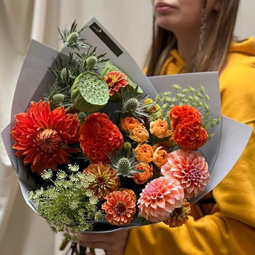 Цікавий букет з екзотичними квітами «Світанок у Ґранд-Каньйоні»