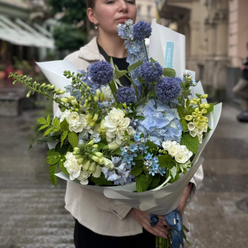 Цікавий блакитний букет «Атлантичний дельфін»