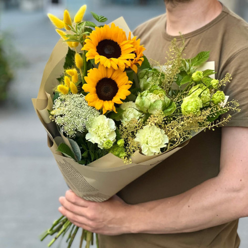 Яскравий букет з соняшниками «Польовий міраж»