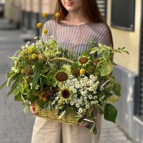 Кошик з польових квітів в зелених тонах «Літня полонина»