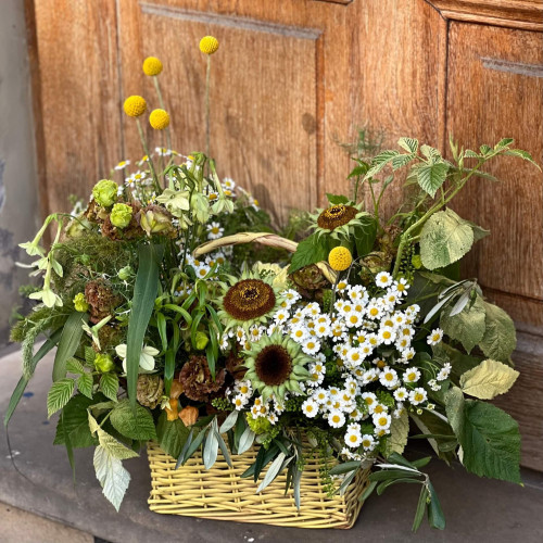 Кошик з польових квітів в зелених тонах «Літня полонина»