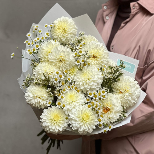 Світлий пастельний букет з жоржинами «Мерехтливе поле»