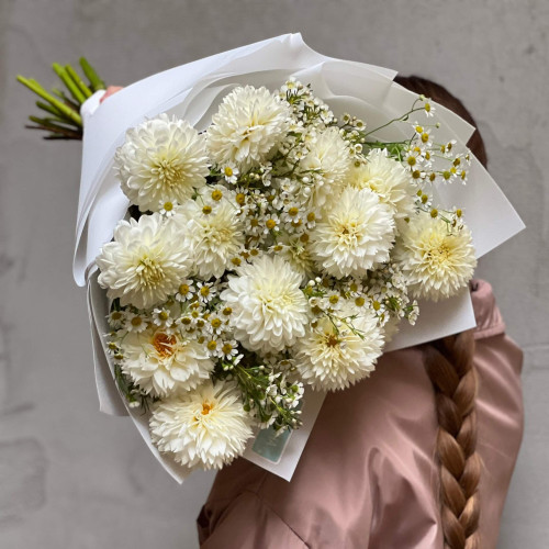 Світлий пастельний букет з жоржинами «Мерехтливе поле»