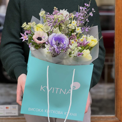 Букет із польових та весняних запашних квітів «Омріяна весна»