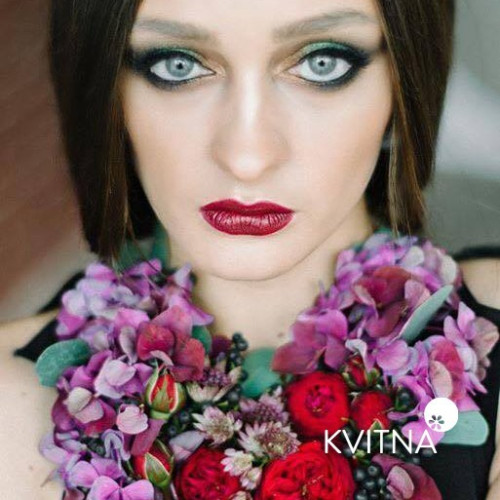 Кольє з трояндою піано