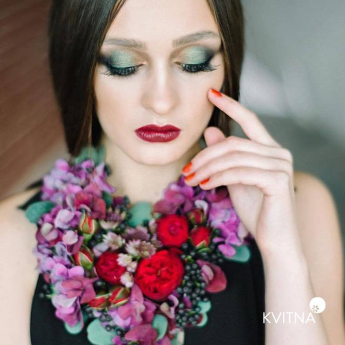 Кольє з трояндою піано