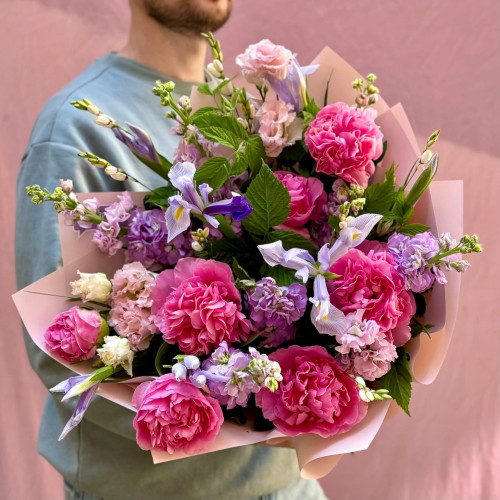 Вишуканий букет з півоніями «Романтичний Тілець»