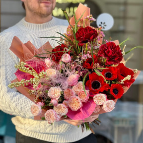 Розкішний букет з анемонами «Сузір'я Козерога»