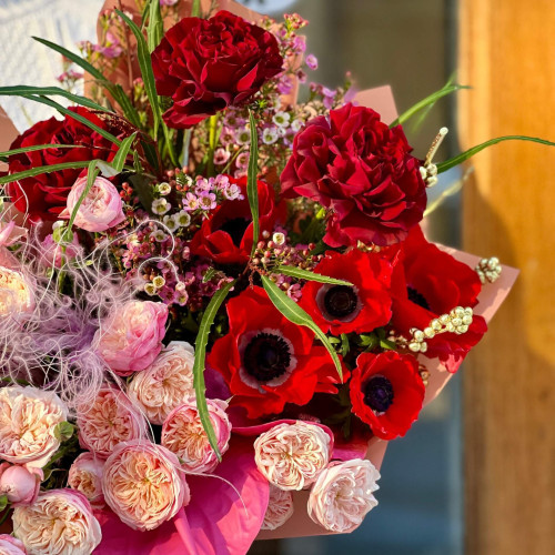 Розкішний букет з анемонами «Сузір'я Козерога»