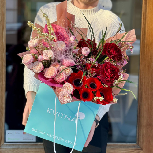 Розкішний букет з анемонами «Сузір'я Козерога»